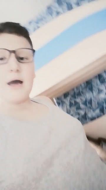 Зелёные очки . Если честно мне в них только смотреть на смотреть онлайн