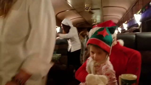 Новогодний поезд Polar Express смотреть онлайн