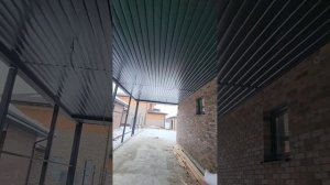 Готовый вид подшивы потолка,металлическим сайдингом.