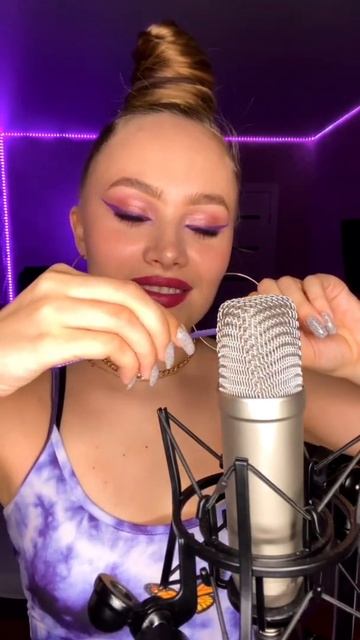 ASMR расческа :3 смотреть онлайн