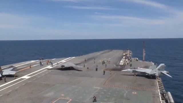 Взлет ударного беспилотника Х 47В с Авианосца смотреть онлайн