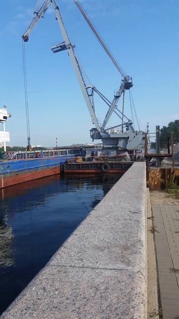 В питере работает кран а коробла возмёть щебень пр_пл ? смотреть онлайн