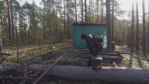 ВЕРНУЛСЯ К ХИЖИНЕ. ЧТО С НЕЙ СТАЛО. РЫБАЛКА. СТАВЛЮ ЖЕРЛИЦЫ НА ДИКОМ РУЧЬЕ. СТРОЙКА В ТАЙГЕ. РЯБЧИКИ