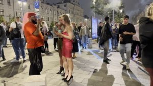 Русские девчонки зажигают 🔥 Ночная жизнь Москвы – пятничная прогулка по городу и вечеринки до утра!