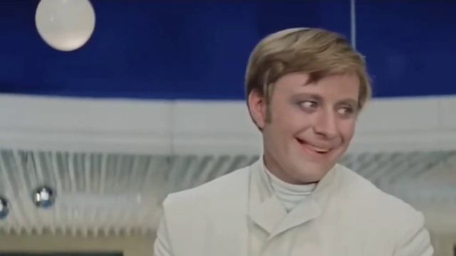 Лёгким движением руки брюки превращаются в элегантны?