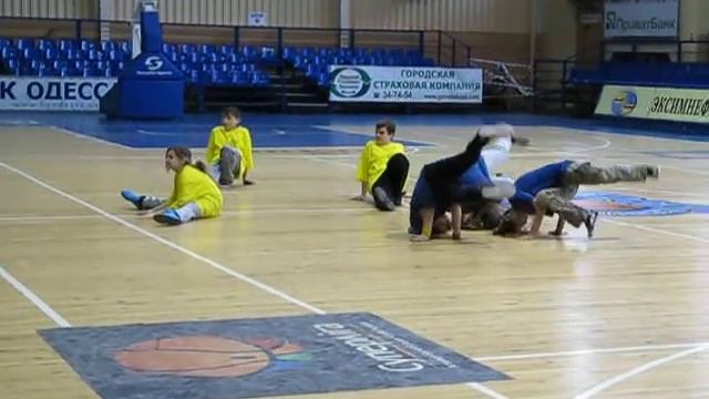 Уличные танци.avi смотреть онлайн