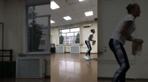 Тренировка на мышцы рук с гантелями по 2 кг.!