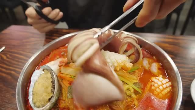 Самая большая гора батата чаджанмён и морепродуктов чамбонг