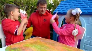 ДИАНА И РОМА - Диана Рома и папа - Приключения на пляже