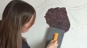 Нанесение жидких обоев