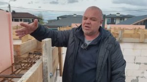 Строительство дома из газобетона: заливка монолитного связывающего пояса ! 🏗️💪