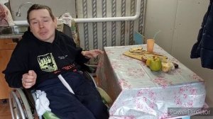 Наш первый романтический обед в новом доме.