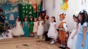 Новогодняя песенка для детей "Под Новый год"