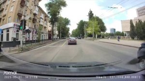 Ситуация на дороге.. 

(Музыкальное сопровождение видео с нецензурными выражениями, сделайте звук ти