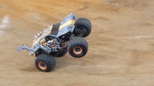 Шоу гигантских джипов Monster Jam 2016