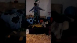 Кайф мальчик прыгает и спину сломал