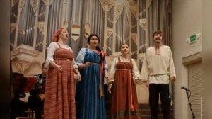 Музыка Ю.Щекалевой,слова Э.Кандыбенко-"Уральцы". Исп.Ансамбль народной песни "Лада" и АНИ "Русичи"