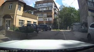Ситуация  на Днепродзержинской улице😡
