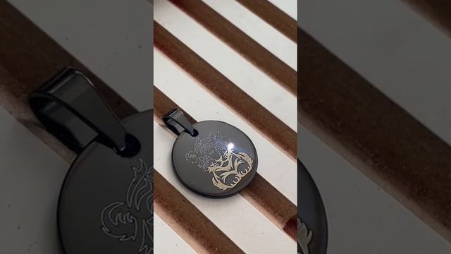 Гравировка подвески из нержавеющей стали