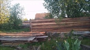 Ставим новый забор, косим траву, мульчируем грядки