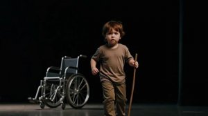 Встав впервые с коляски.mp4