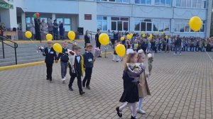 Первая линейка, выход первых классов средней школы №35