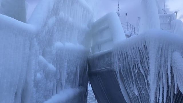 Ледяные корабли на Байкале