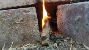 Щепка разгорается огонь