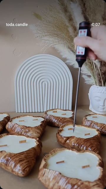 Ароматическая свеча в гипсовом подсвечнике Круассан, смотреть онлайн