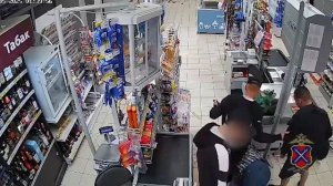 В Волгоградской области избили пожилого мужчину за замечание в магазине.
