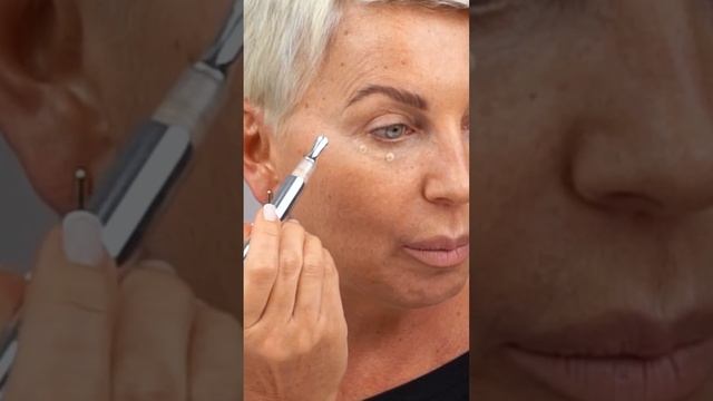 Крем-корректор для зоны вокруг глаз BB eye CREAM FLOVERA тон ВВ00