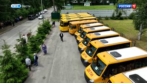 Школам в городах и районах республики передали 20 комфортабельных автобусов