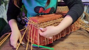 балконное прямоугольное кашпо с орнаментом из ротанг?