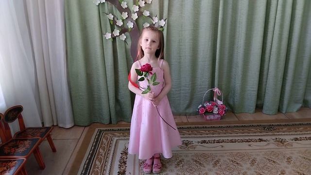 МАДОУ N58 города Тюмени песня "Бабушки" исполняет Гараева Эмилия (6 лет)