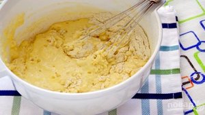 Быстрый заливной пирог с луком и яйцом