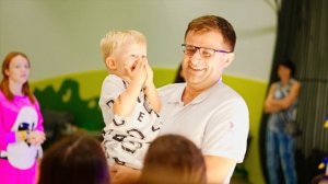 Рома и Диана Рома празднует свой 11-й день рождения с друзьями