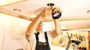 Натяжной потолок затопило  Как слить воду Слив воды на