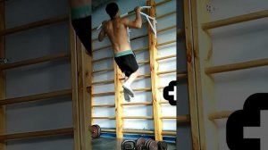 One arm pull ups +10 kg