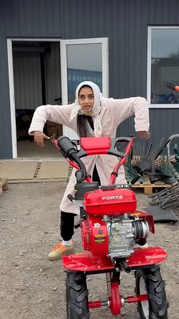 А у нас широкий вибір сільгосп/ і мото/ техніки яка рух? смотреть онлайн