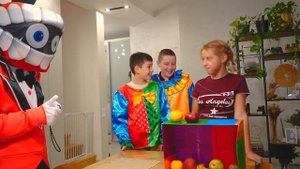 Амелька попала в ЦИФРОВОЙ ЦИРК! Кейн в Реальной Жизни!