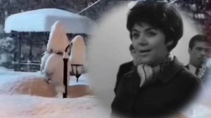 А снег идёт/ Майя Кристалинская /эта песня из тех, которую, услышав раз, поёшь потом весь день