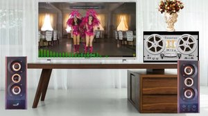 Старый бобинный магнитофон