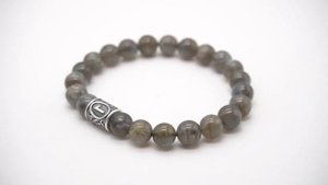 Браслет из лабрадора с руной Лагуз для развития интуиции.