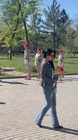 🌹В Донецке с утра возлагают цветы на Аллее ангелов
