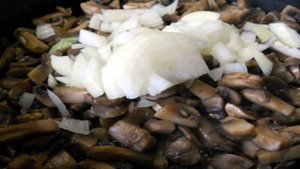 Карп, фаршированный грибами