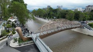 В Центре Сочи торжественно открыли мост "Волшебный лист"