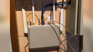 Wi-Fi роутер Keenetic Peak KN-2710