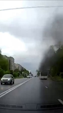 Впереди горит Владимирский автобус