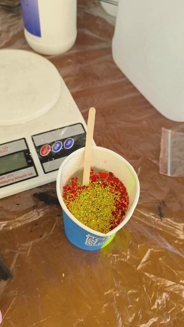 как смешать блёски в эпоксидной смоле смотреть онлайн