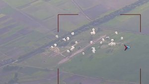 Удар ОТРК "Искандер" с кассетной боевой частью по группе запуска БПЛА ВСУ в Сумской области.